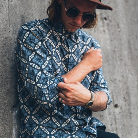 Man wearing a patterned ocean blue collared shirt